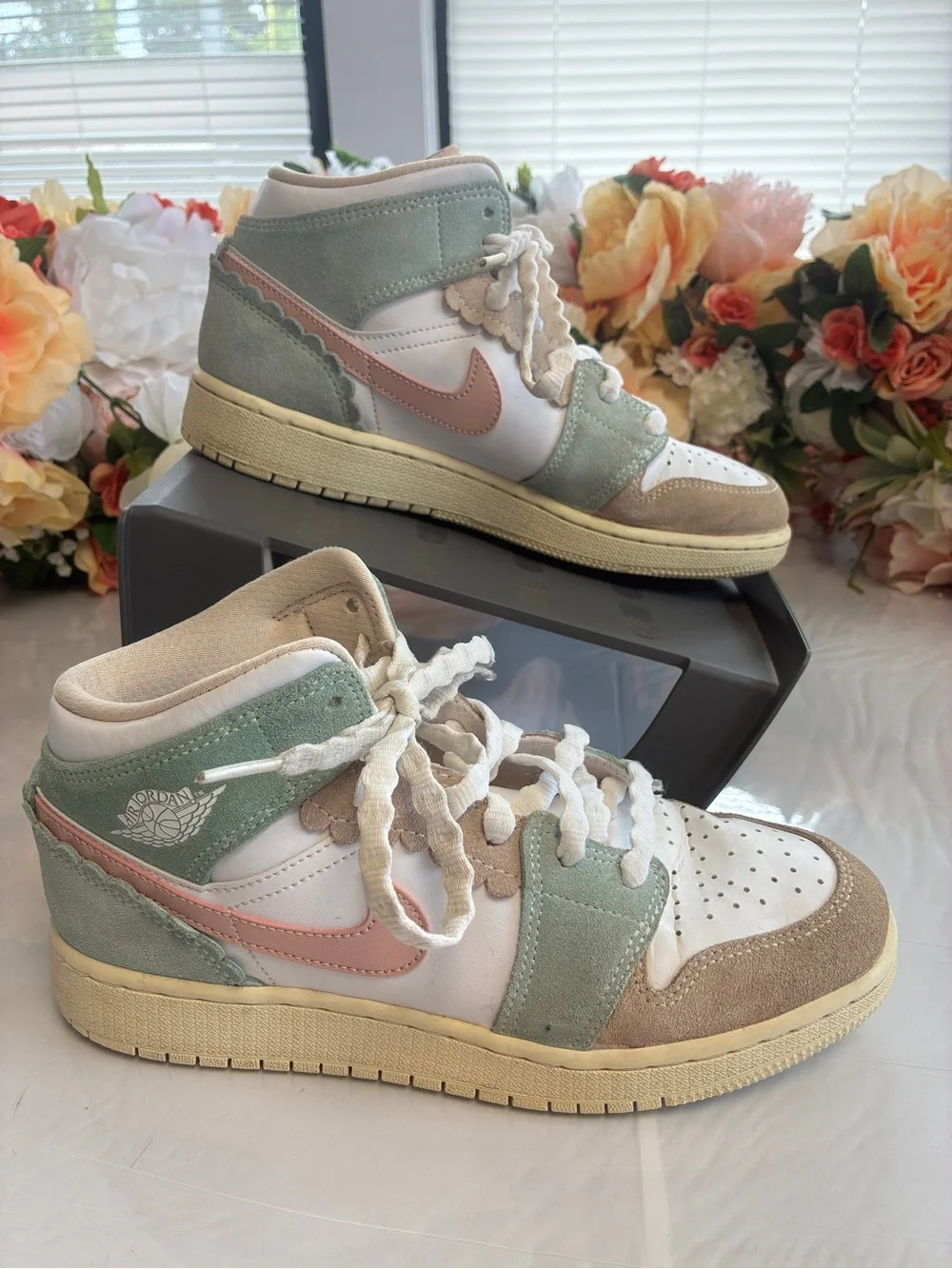 Air Jordan 1 Mid SE Pink Oxford Scalloped Suede Sneakers White Youth 5.5Y